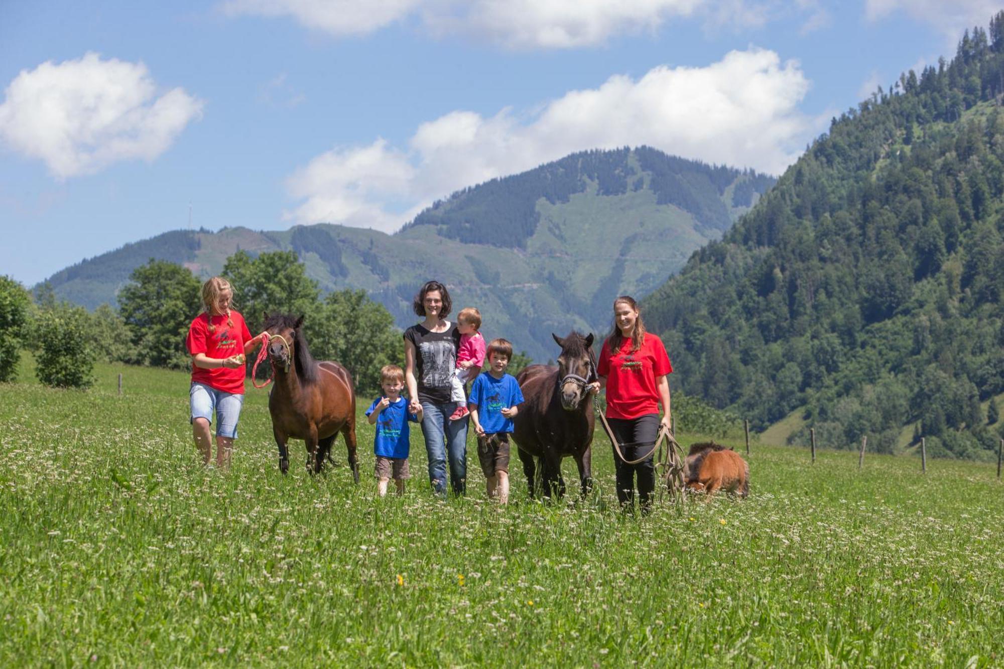 Feriendorf Ponyhof Hotel Fusch an der Grossglocknerstrasse Eksteriør billede